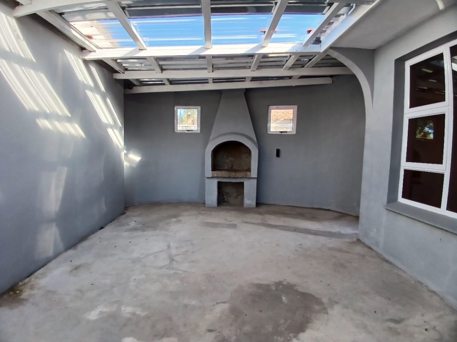 5 Bedroom Property for Sale in Beacon Bay Eastern Cape